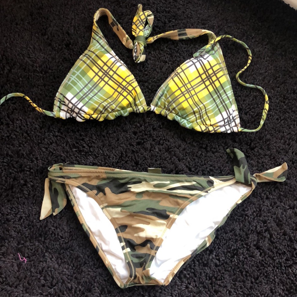 Billabong camo bikini !! - Picture 2 of 3